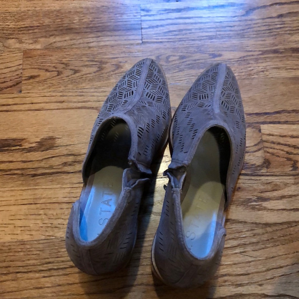 NEVER WORN Zip up booties